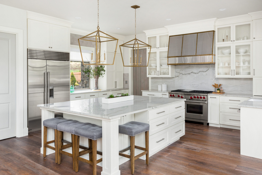 A kitchen of a luxury homes on Easy Bay Real Estate